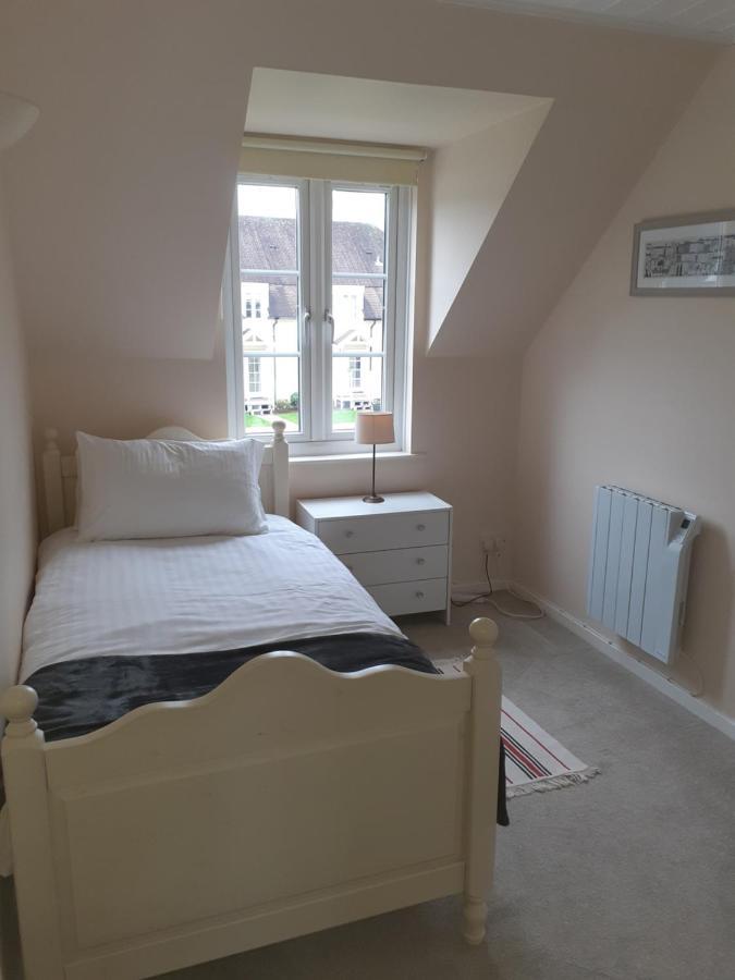 Nyhavn Lakeside Cottage Cirencester Exterior photo