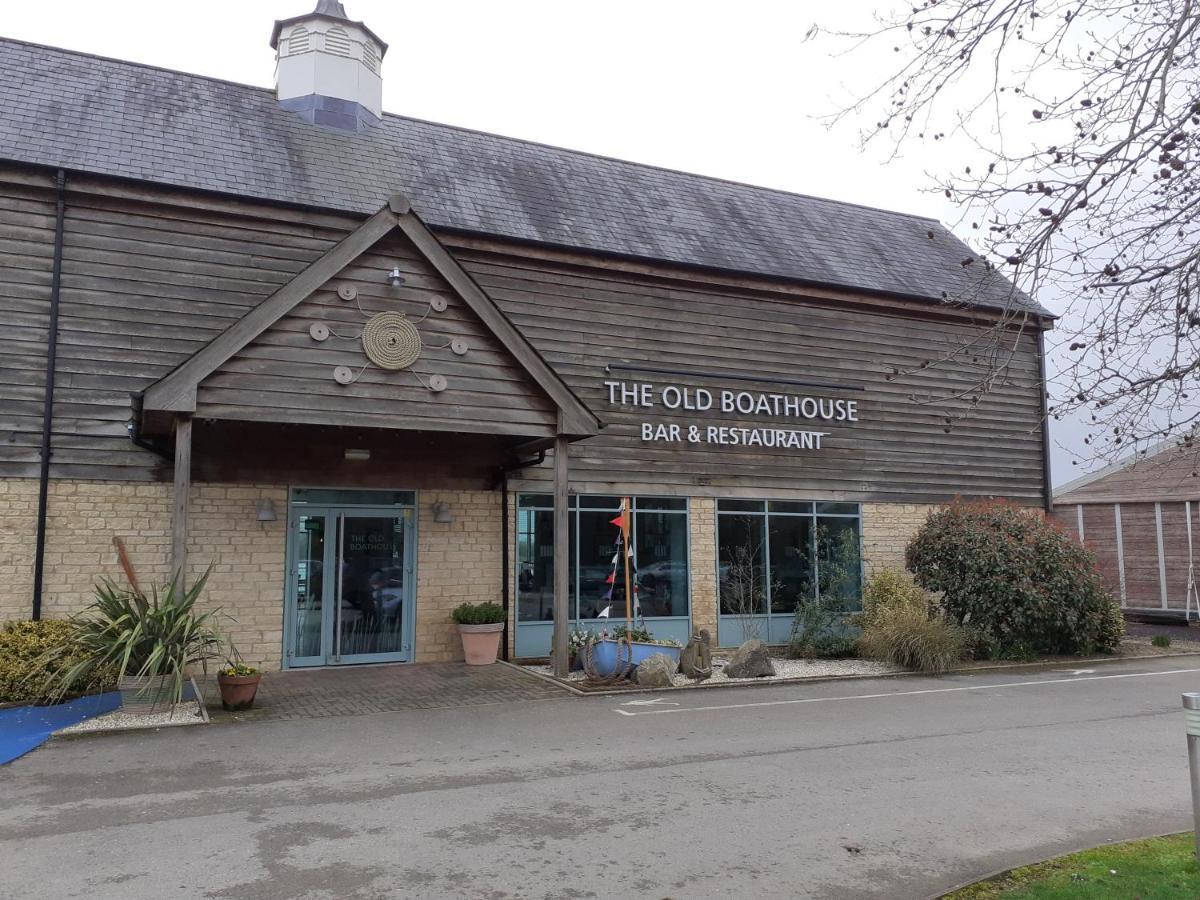 Nyhavn Lakeside Cottage Cirencester Exterior photo