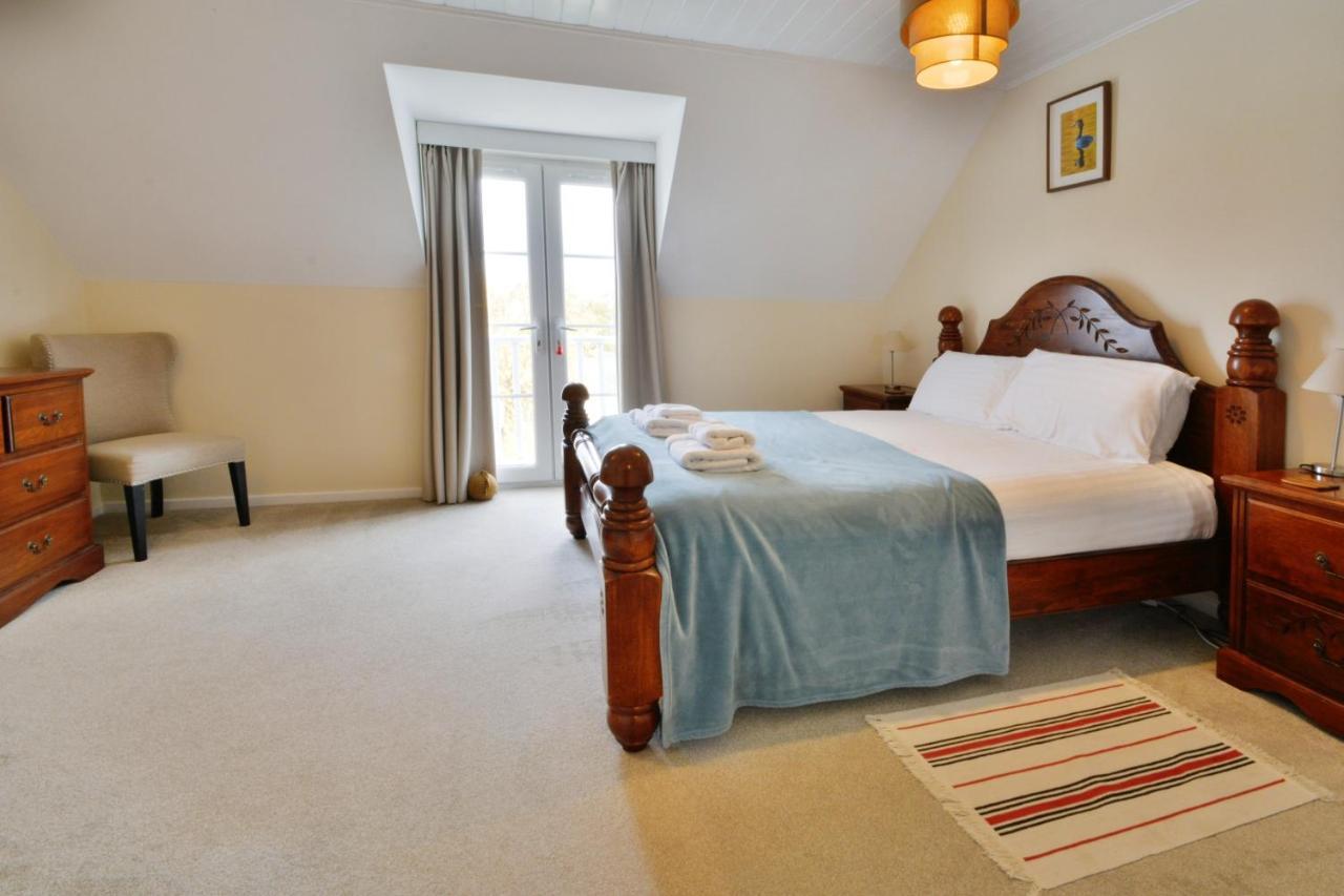 Nyhavn Lakeside Cottage Cirencester Exterior photo