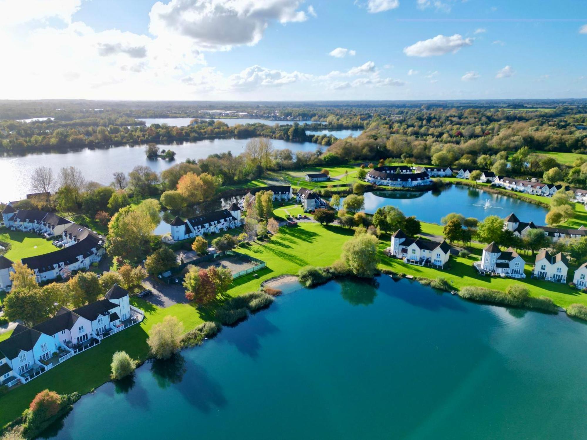 Nyhavn Lakeside Cottage Cirencester Exterior photo